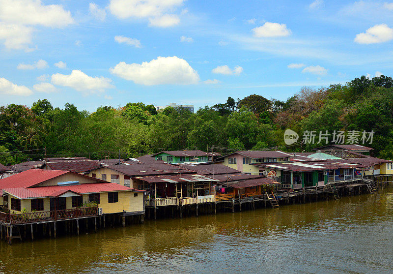 文莱斯里巴加湾班达尔乌jong Bukit水村的棚屋